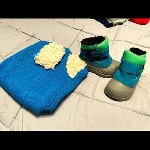 Baby boy snow boots and hat